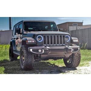 Oracle-High-Powered-7-Inch-Projector-LED-Headlight-Pair-Jeep-Wrangler-JL-White-5769J-001-Installed2.jpg